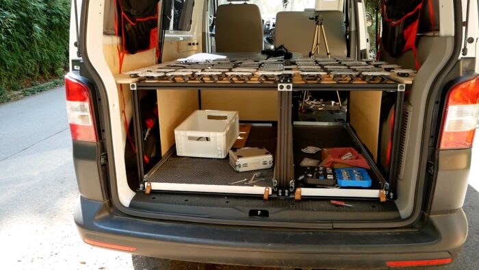 Campervan Box im Auto