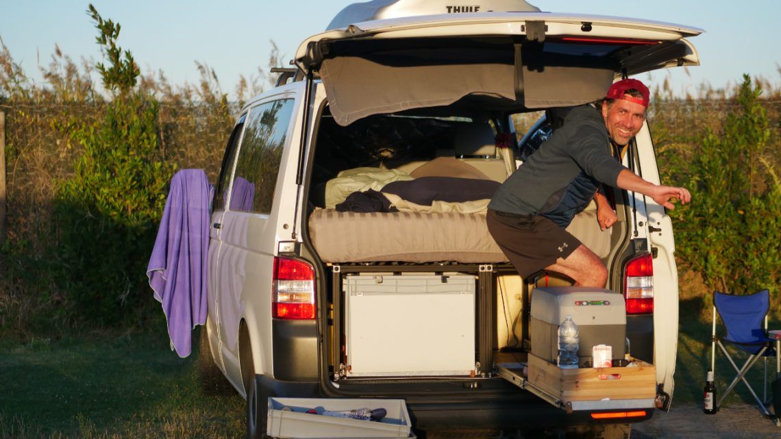 Wie du eine modulare Campervanbox aus schwarzen Aluprofilen für nur 250 € in 2 Tagen baust 1 Schwerlastauszüge tragen auch mal einen menschen