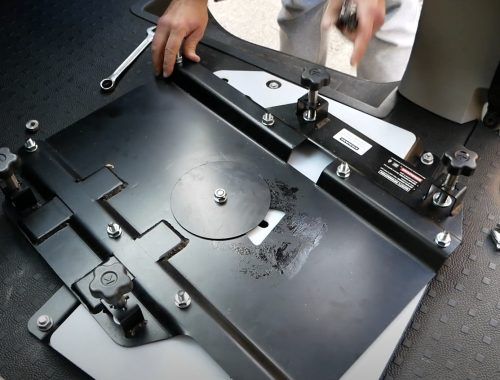 Wie Du die Kiravans Drehkonsole in 2 Stunden in Deinen Campervan einbaust 24 Drehkonsole von Kiravans beim Einbau im T5
