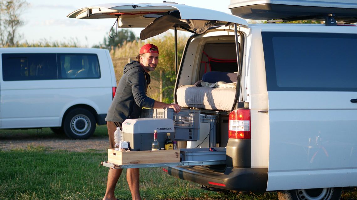 Praktischer und riesiger Stauraum in einem kleinen Campervan 1 P1080033