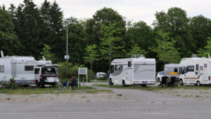 Autos auf Stellplatz Landsberg am Lech