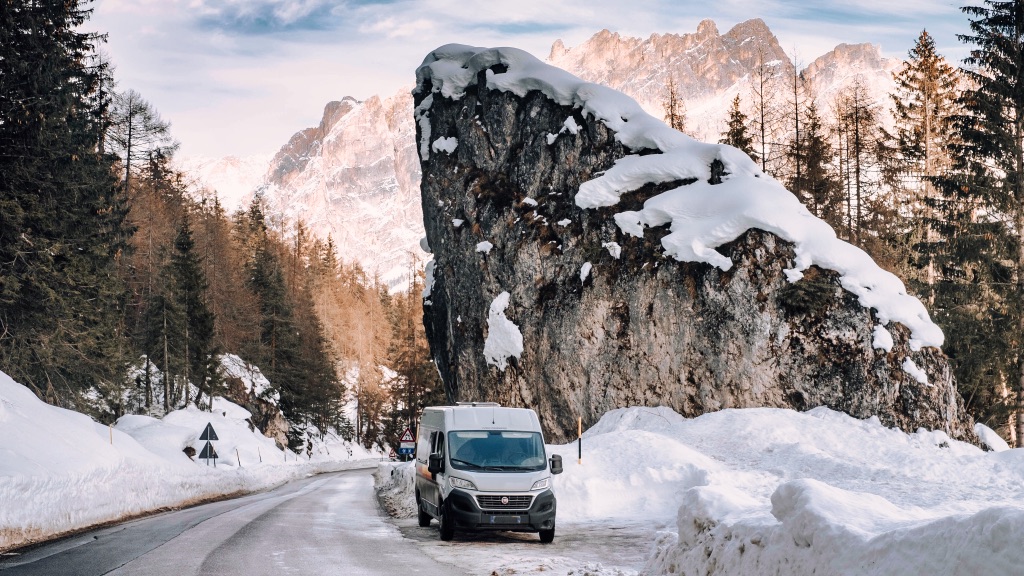 https://www.franzek.com/wp-content/uploads/2022/03/camper-winter-berge.jpeg