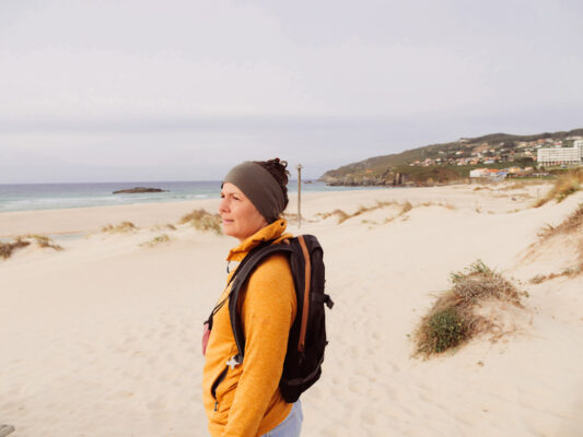 Teil 2: Nordspanien mit dem Campervan - Surfen an der Biscaya und Pilgerspirit am Camino 13 Am windigen Strand von Valdoviño