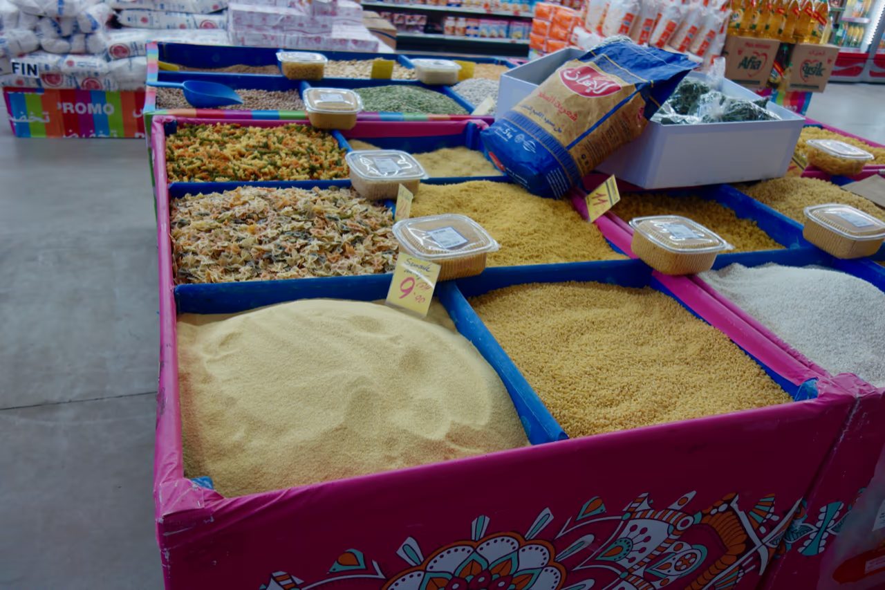 Marokko im Ramadan mit dem Wohnmobil: Was du wissen musst 3 Nudeln, Reis und Cous cous im Supermarkt in Marokko