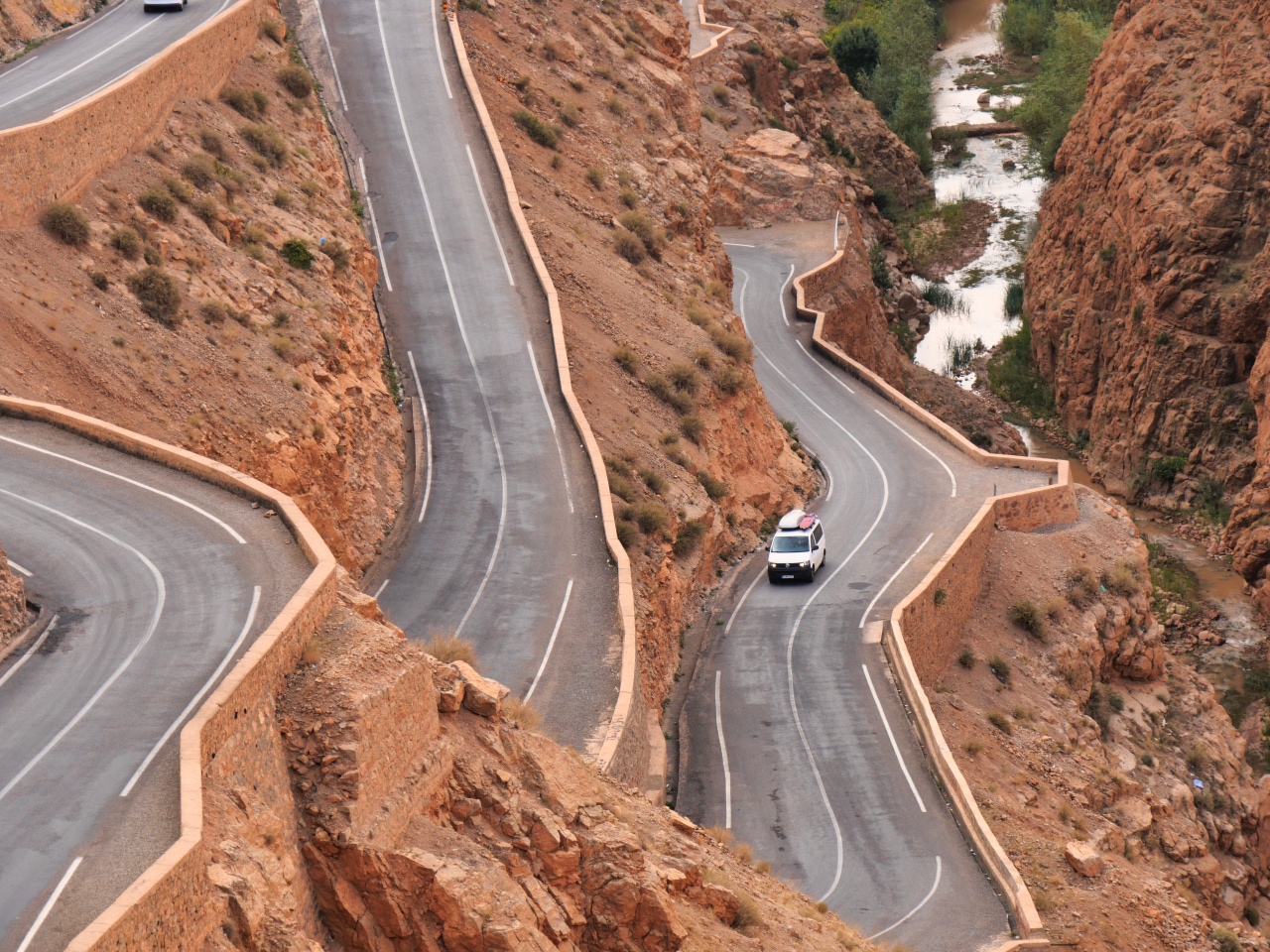 Serpentinen der Dades Schlucht in Marokko