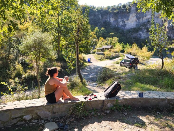 Albanien im Camper: Unsere Route & Geheimtipps für Vanlife 10 Freistehen in der Osumi Schlucht