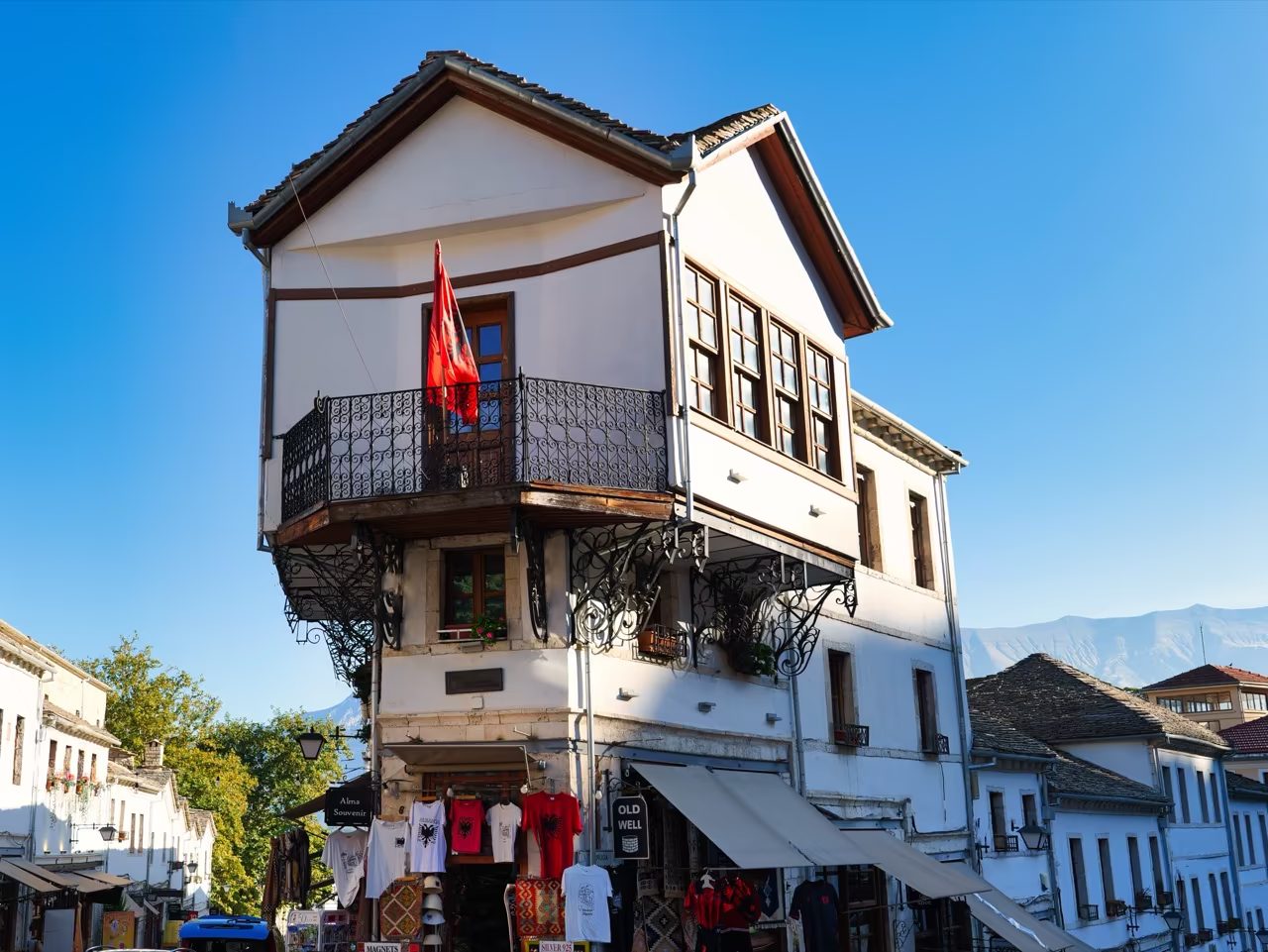 Albanien im Camper: Unsere Route & Geheimtipps für Vanlife 8 Altstadt Gjirokastra