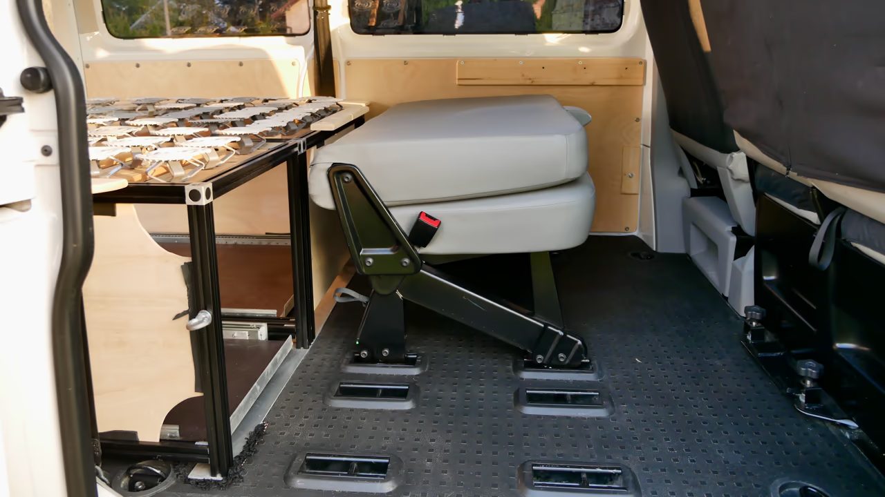 Bauanleitung – Modulare Aluprofil Campingbox für 330 € 5 Umgeklappte Sitzbank