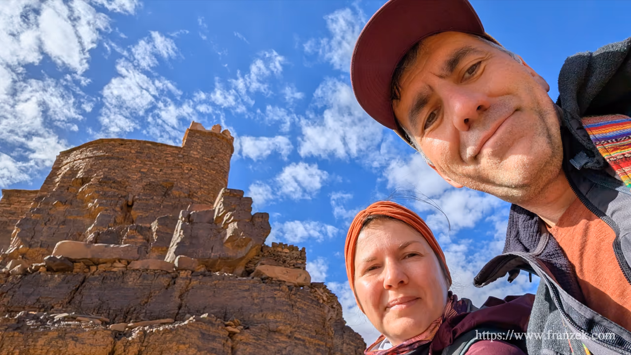 Süd-Marokko Mietwagen-Route: Kosten & Tipps (Anti-Atlas) 70 Frau und Mann vor Agadir in Marokko