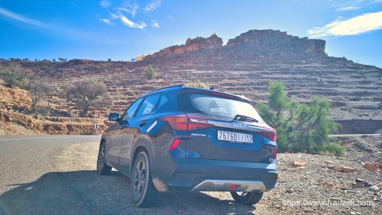 Süd-Marokko Mietwagen-Route: Kosten & Tipps (Anti-Atlas) 6 SUV auf der R105 zwischen Ait Baha und Tizourgane
