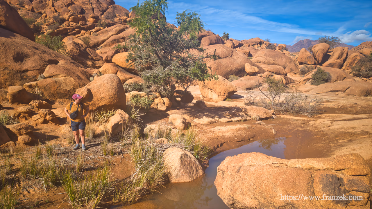 Süd-Marokko Mietwagen-Route: Kosten & Tipps (Anti-Atlas) 15 Wanderung durch die Granitlandschaft bei Tafraoute mit versteckten Gueltas
