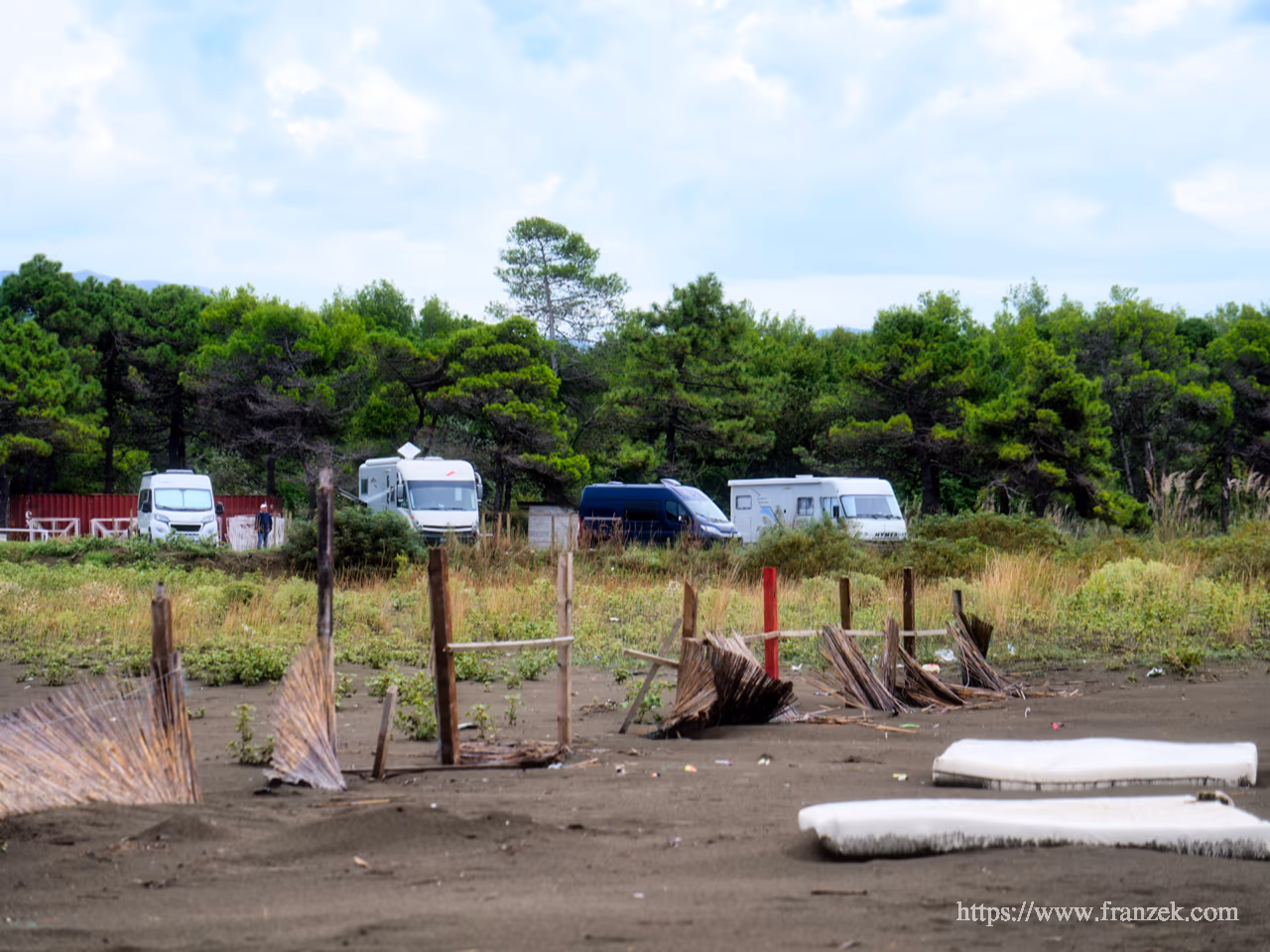 Camper am Strand in Montenegro