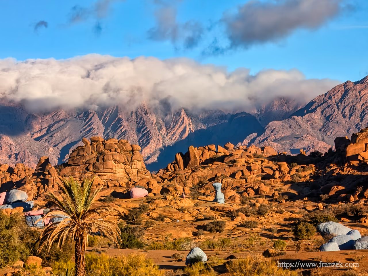 Marokko mit dem Camper – Alles, was du wissen musst (2026) 40 Die Painted Rocks – bunt bemalte Felsen bei Tafraoute im Anti-Atlas