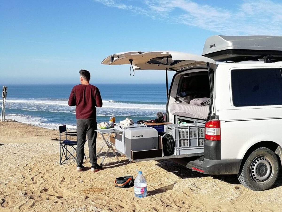Marokko mit dem Camper – Alles, was du wissen musst (2026) 6 Sidi Rbat mit Camper am Strand