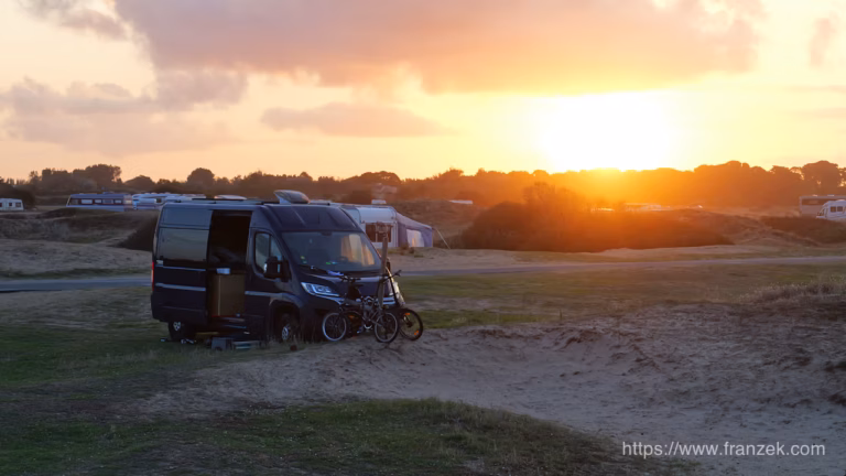 Frankreichs Atlantikküste mit dem Camper – Von der Bretagne bis in die Landes 5 hero camper sonnenuntergang