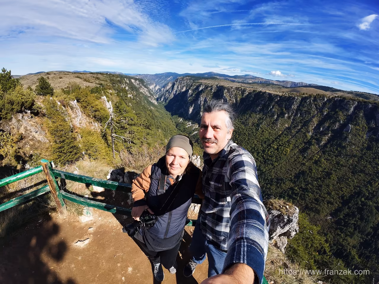 Durmitor & Tara-Schlucht mit dem Camper: Stellplätze, Bergstraßen und der tiefste Canyon Europas 11 Aussichtspunkt über der tiefen Tara-Schlucht im Durmitor-Nationalpark